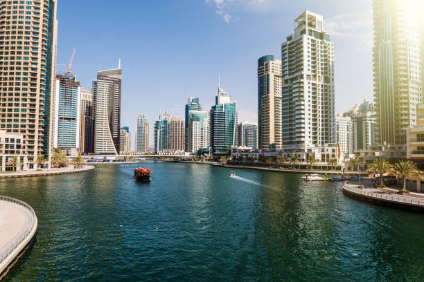 dubai, uae - october, 2018. modetn city of the luxury center of dubai, united arab emirates - famous place dubai marina editorial united arab emirates imagens e fotografias de stock