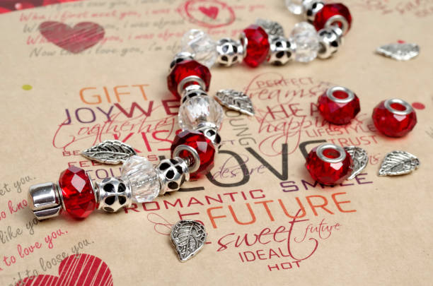 현대 패션 보석 펜 던 트와 매력 - jewelry bracelet bead drop 뉴스 사진 이미지