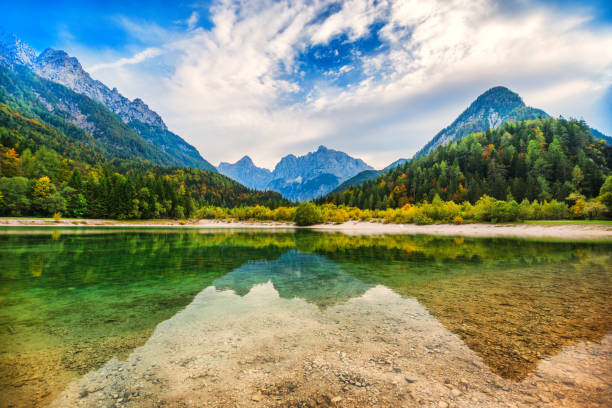 スイスの雄大なきれいな湖 - engadine ストックフォトと画像