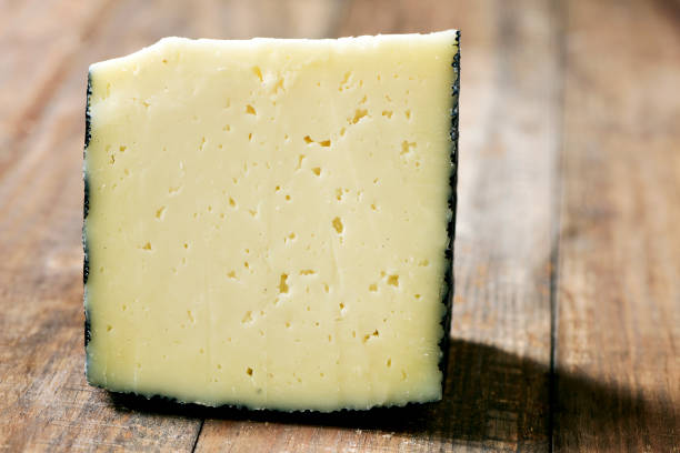 сыр манчего из испании - la mancha стоковые фото и изображения
