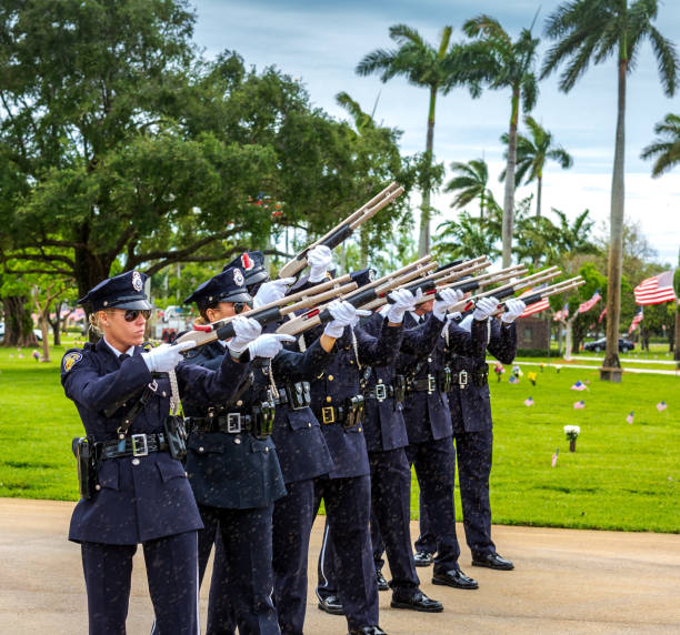 Police Honor Guard Stock Photo - Download Image Now - Gun Salute, Police  Force, Cemetery - iStock