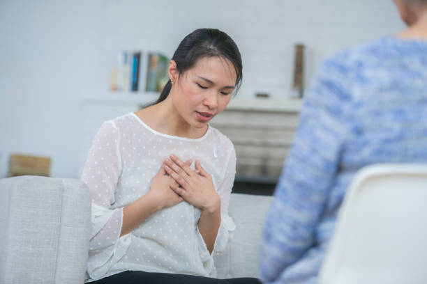 istock Upset woman in therapy 1084168546