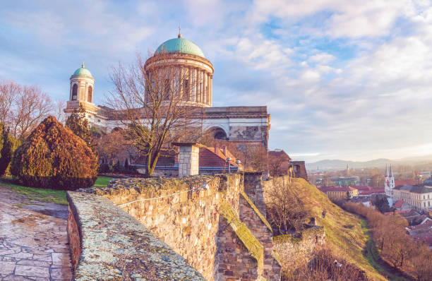istock Beautiful basilica in Esztergom et sunset, Hungary 1084180552