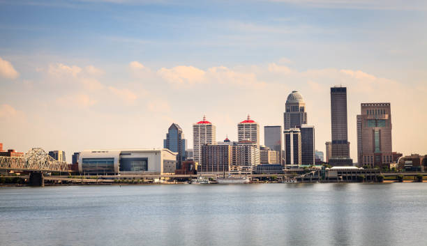 Downtown Louisville skyline View of Louisville, Kentucky skyline from the Ohio River ohio river photos stock pictures, royalty-free photos & images