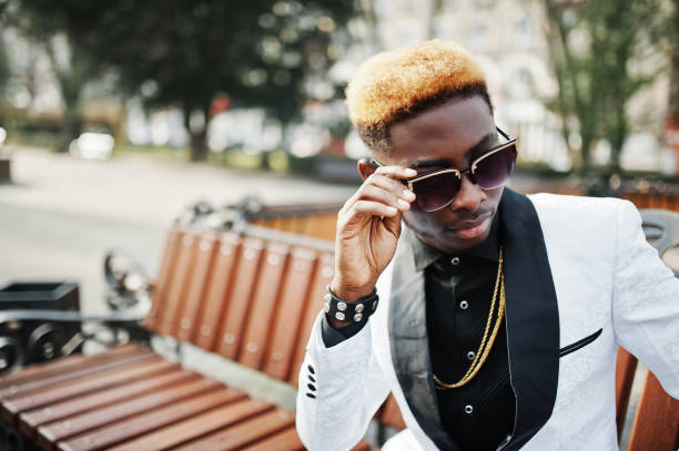 chic handsome african american man - chain smoking imagens e fotografias de stock