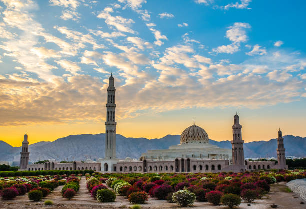 grand mosque muscat - sultan qaboos mosque imagens e fotografias de stock
