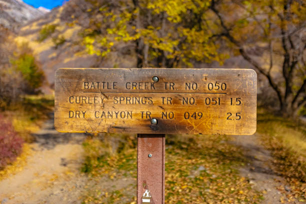 istock Battle Creek trailhead sign for the trail 1084323186