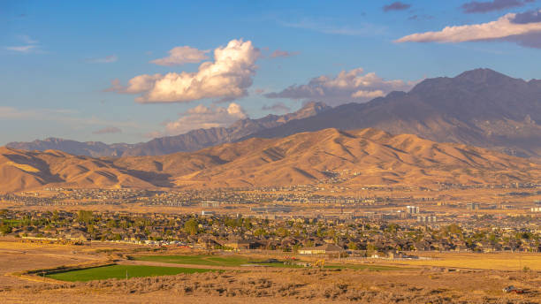 istock Homes mountain sky in Utah Valley on a sunny day 1084329436