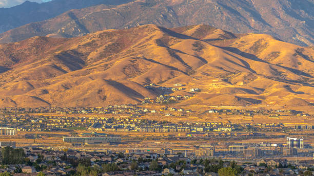 istock Rugged mountains in Utah Valley on a sunny day 1084329474