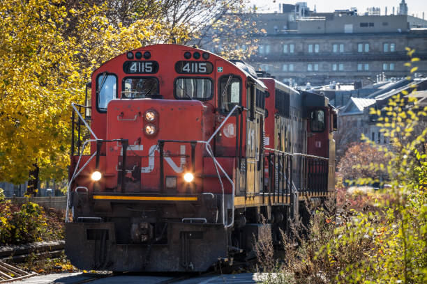 cn のロゴの分流とディーゼル機関車。またとして知られているカナディアン ・ ナショナル鉄道、それはカナダの主要な freigh および貨物鉄道オペレーターです。 - diesel locomotive ストックフォトと画像