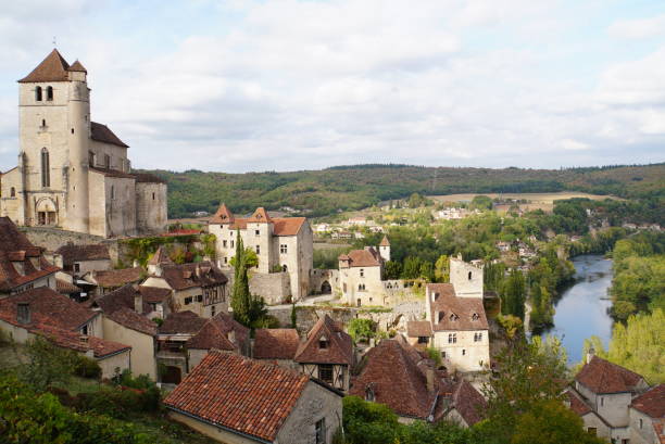 istock Saint-Cirq-Lapopie - France 1084385132