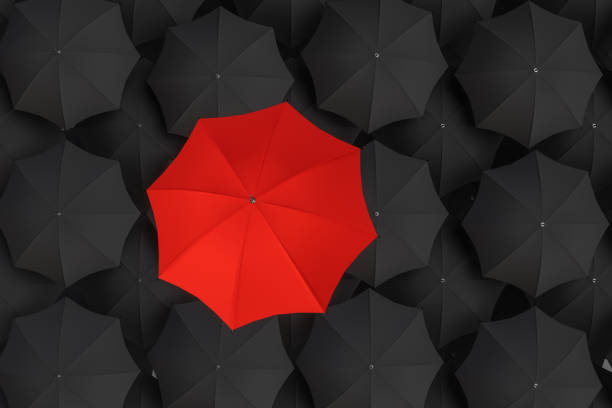 guarda-chuva vermelho-esteja para fora da multidão - safety business umbrella parasol - fotografias e filmes do acervo