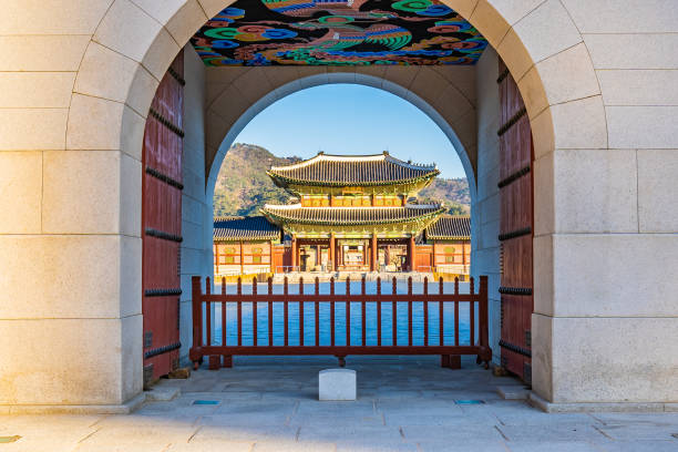 istock Gyeongbokgung palace 1084399742