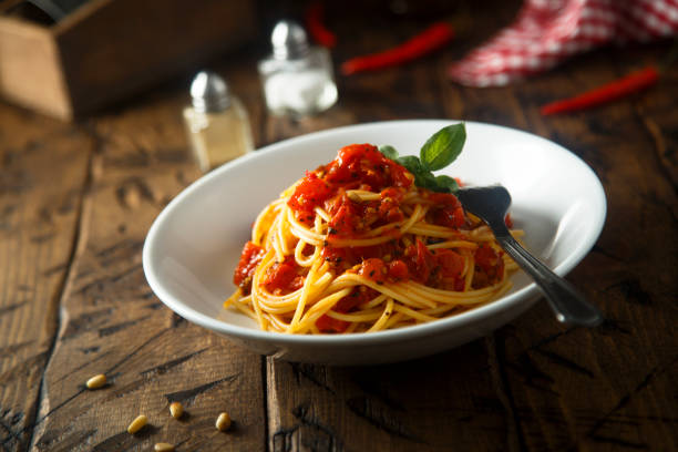 nudeln - italian culture ingredient spaghetti food stock-fotos und bilder