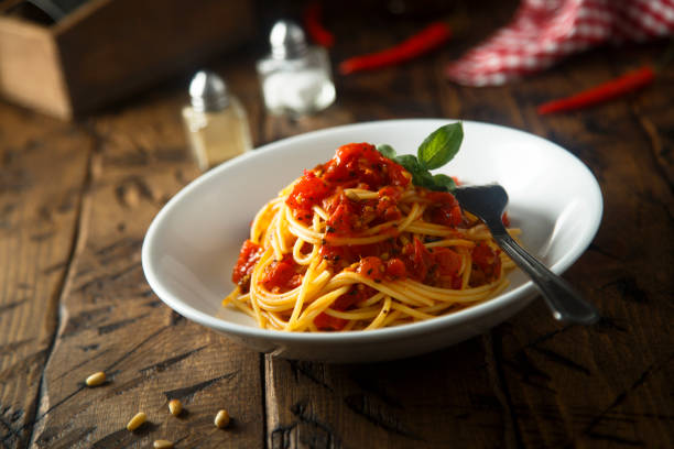 パスタ - spaghetti tomato preparing food italian cuisine ストックフォトと画像