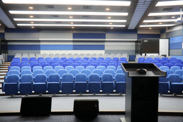 sala de conferências vazia - lecture hall auditorium university empty - fotografias e filmes do acervo