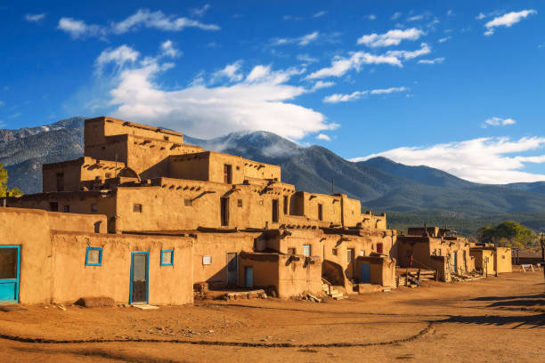 Ancient dwellings of Taos Pueblo, New Mexico Ancient dwellings of UNESCO World Heritage Site named Taos Pueblo in New Mexico. Taos Pueblo is believed to be one of the oldest continuously inhabited settlements in USA. adobe material stock pictures, royalty-free photos & images