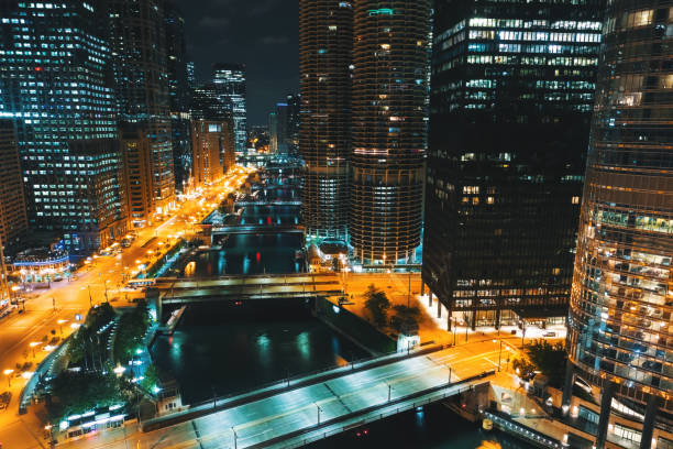 istock Chicago River with boats and traffic at night 1084586998