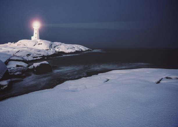blizzard w: peggy's cove lighthouse - horizon over water nature blurred motion maritime provinces zdjęcia i obrazy z banku zdjęć