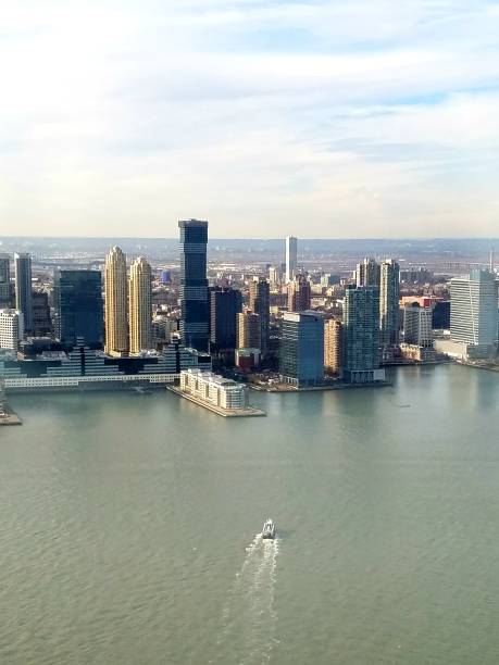 istock Boat crossing the Hudson 1084634856
