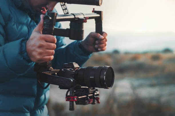 attrezzature per riprese professionali a patara - videographer foto e immagini stock