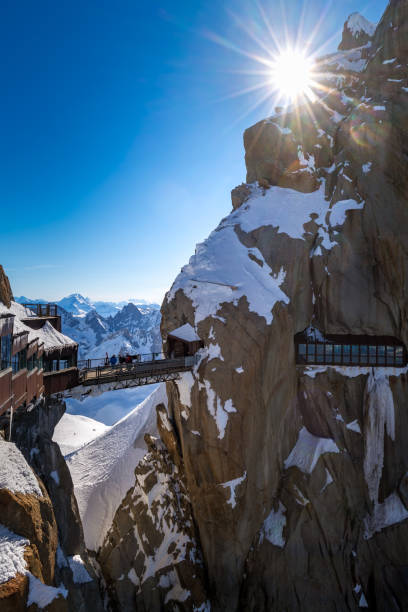 aiguille du midi yaya köprüsü. chamonix iğneler, mont blanc, haute-savoie, alpler, fransa - aiguille de midi dağı stok fotoğraflar ve resimler