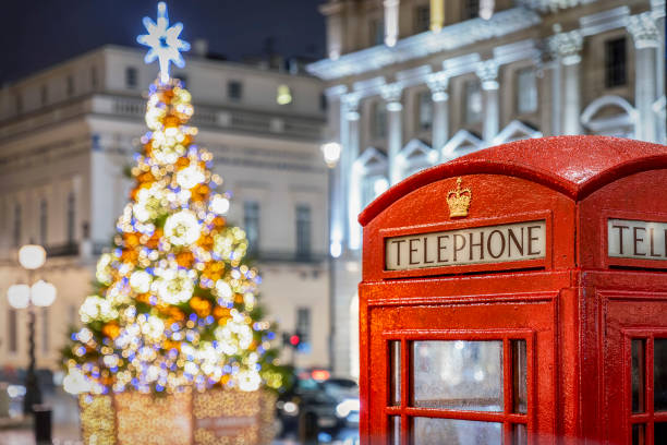 christmas in london during night time - england telephone telephone booth london england imagens e fotografias de stock