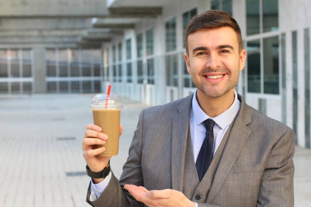 kaffee süchtig mit seine latte - dependency bizarre plastic job stock-fotos und bilder