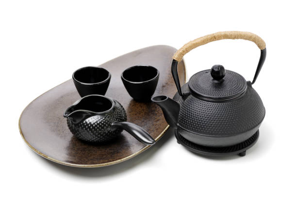 théière traditionnelle noir isolé à asiatique et bol à thé - sur fond blanc - 11827 photos et images de collection