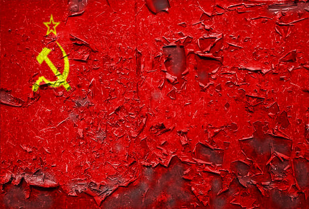 emblema bandeira de união soviética urss na textura metálica - flag russian flag russia dirty - fotografias e filmes do acervo