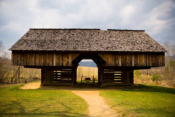 barn - cades cove - fotografias e filmes do acervo