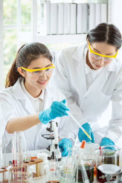 istock Scientists teamwork women brainstorming research laboratory in lab 1084856794