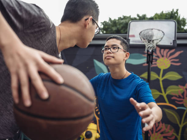 istock Twins at basketball 1084978562