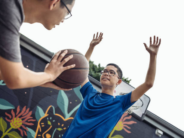 istock Twins at basketball 1084980924