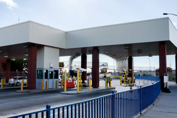 The United States And Mexico Border Crossing November 2018 The El Paso and Juarez customs and immigration entry and exits at the border ciudad juarez photos stock pictures, royalty-free photos & images