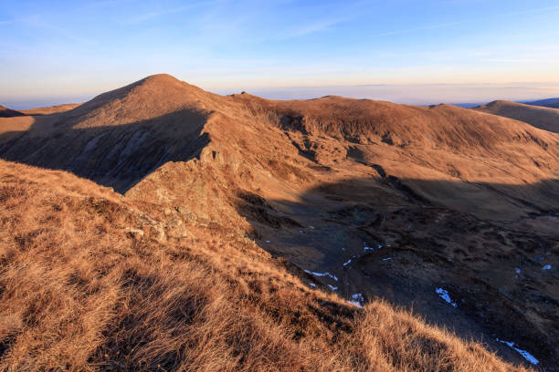 istock The Urlea Peak in Fagaras Mountains 1085021982