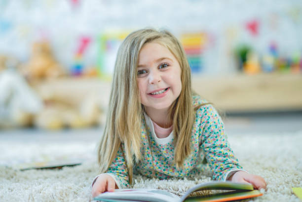istock Kindergarten girl reading 1085027368