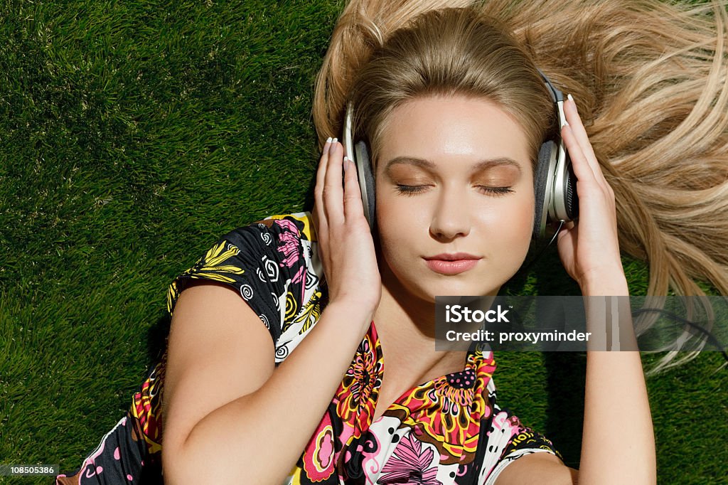 Słuchanie muzyki - Zbiór zdjęć royalty-free (Beztroski)