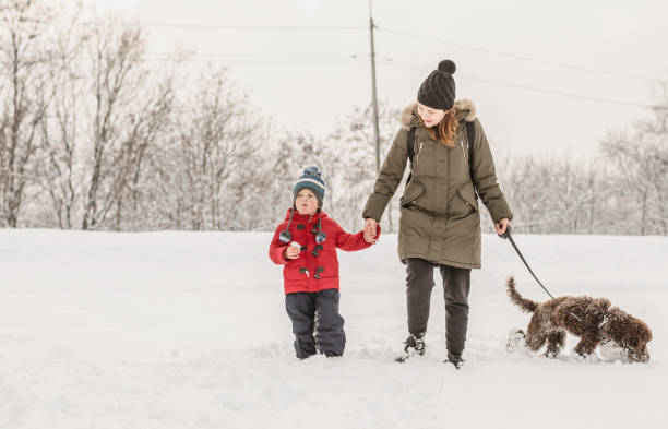 istock Winter day with my family 1085065430