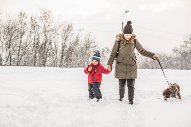 istock Winter day with my family 1085065446