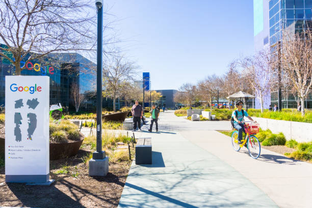 вход в googleplex, силиконовая долина - mountain view стоковые фото и изображения