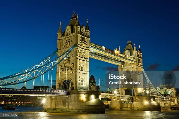 Tower Bridge Nocą - zdjęcia stockowe i więcej obrazów Anglia - Anglia, Architektura, Bez ludzi