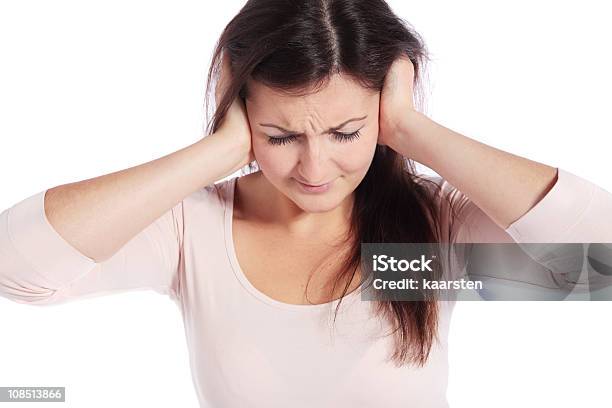 Padecen Acúfenos Foto de stock y más banco de imágenes de Tinnitus - Tinnitus, Adulto, Adulto joven