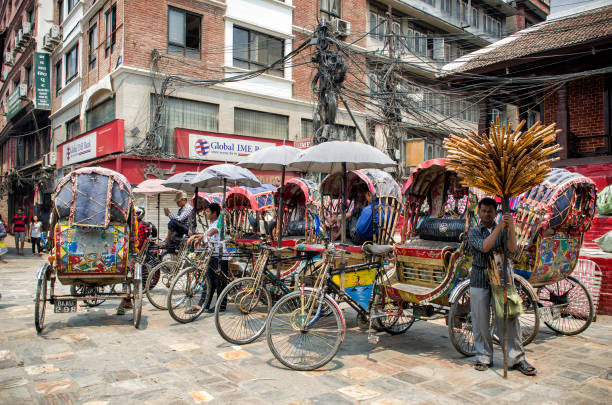 rickshaws at asan tole market, kathmandu, nepal - editorial horizontal cycling crowd imagens e fotografias de stock