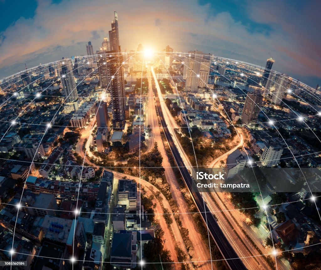 Digital network connection lines of Sathorn road, Bangkok Downtown, Thailand. Financial district and business centers in smart urban city in Asia. Skyscraper and high-rise buildings at night. - Royalty-free Vitalidade Foto de stock