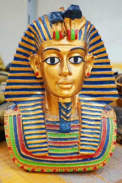istock tutankhamun statue as nice souvenir 1085172160