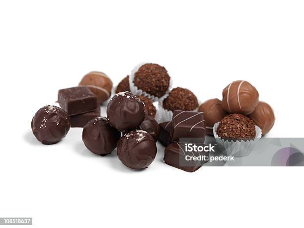 Luxo De Chocolate - Fotografias de stock e mais imagens de Chocolate - Chocolate, Trufa de chocolate, Branco