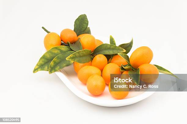 Cunquatos No Prato De Frutas Frescas De Qualidade Dos Alimentos - Fotografias de stock e mais imagens de Cunquato