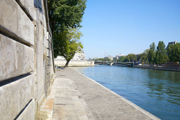 istock Paris, Seine river docks, nobody in a sunny summer day 1085211702