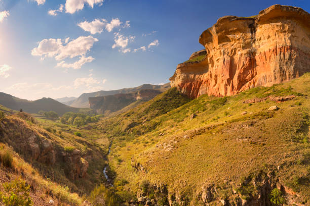 Golden sunlight over the Golden Gate Highlands NP, South Africa The Golden Gate Highlands National Park in South Africa photographed in late afternoon sunlight. golden gate highlands national park stock pictures, royalty-free photos & images